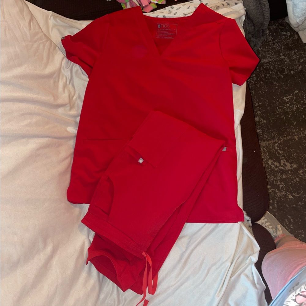 SOLD Figs pop red scrub set size medium